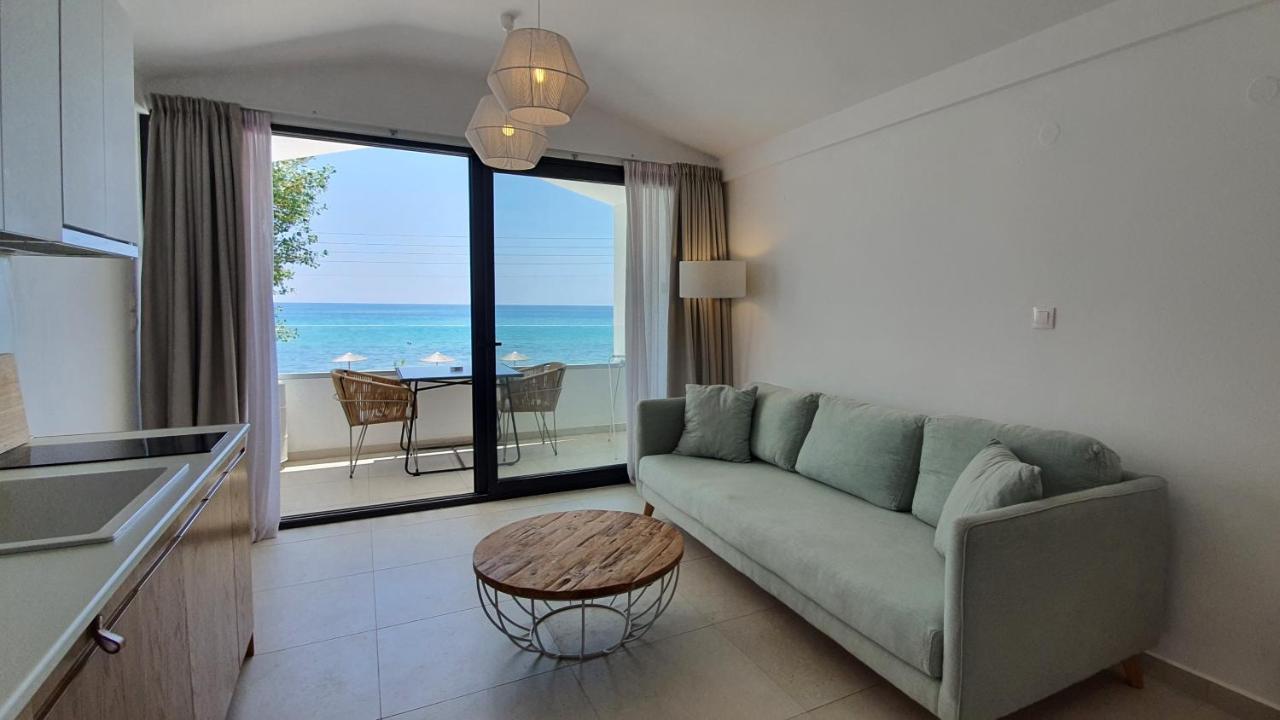 Thea Suites Nea Kallikrateia Bagian luar foto
