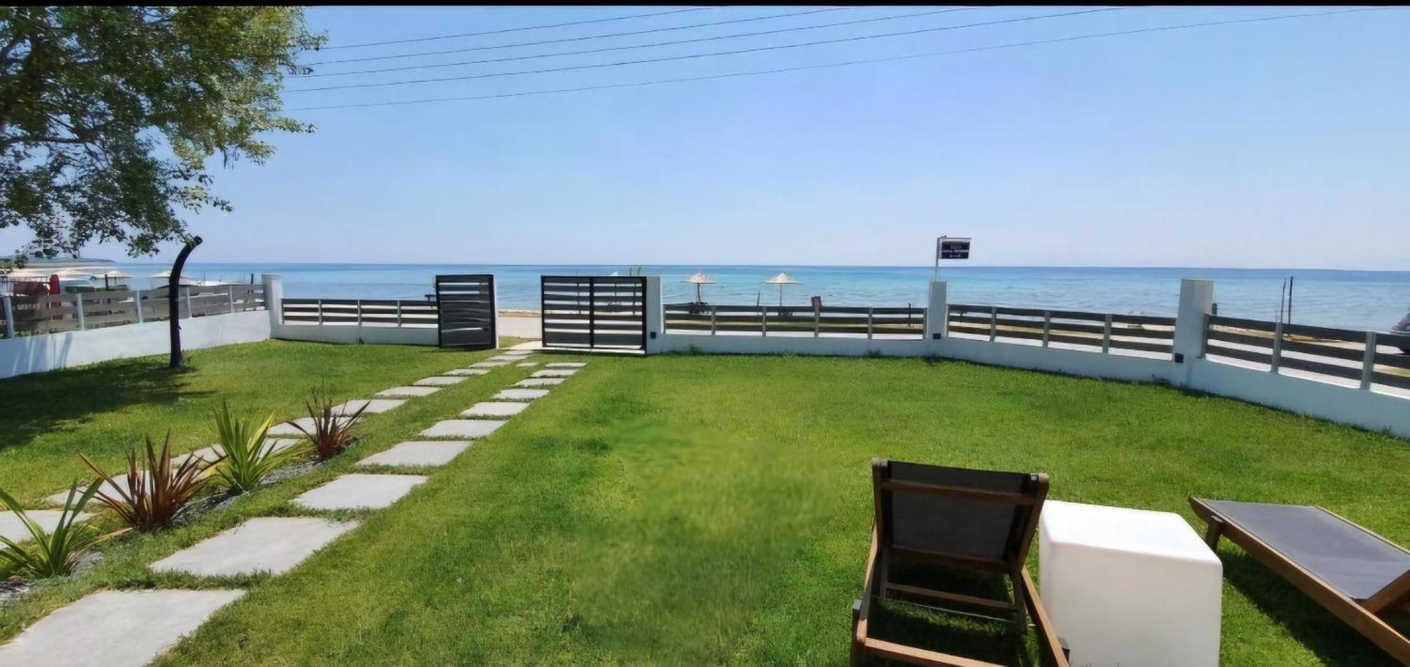 Thea Suites Nea Kallikrateia Bagian luar foto