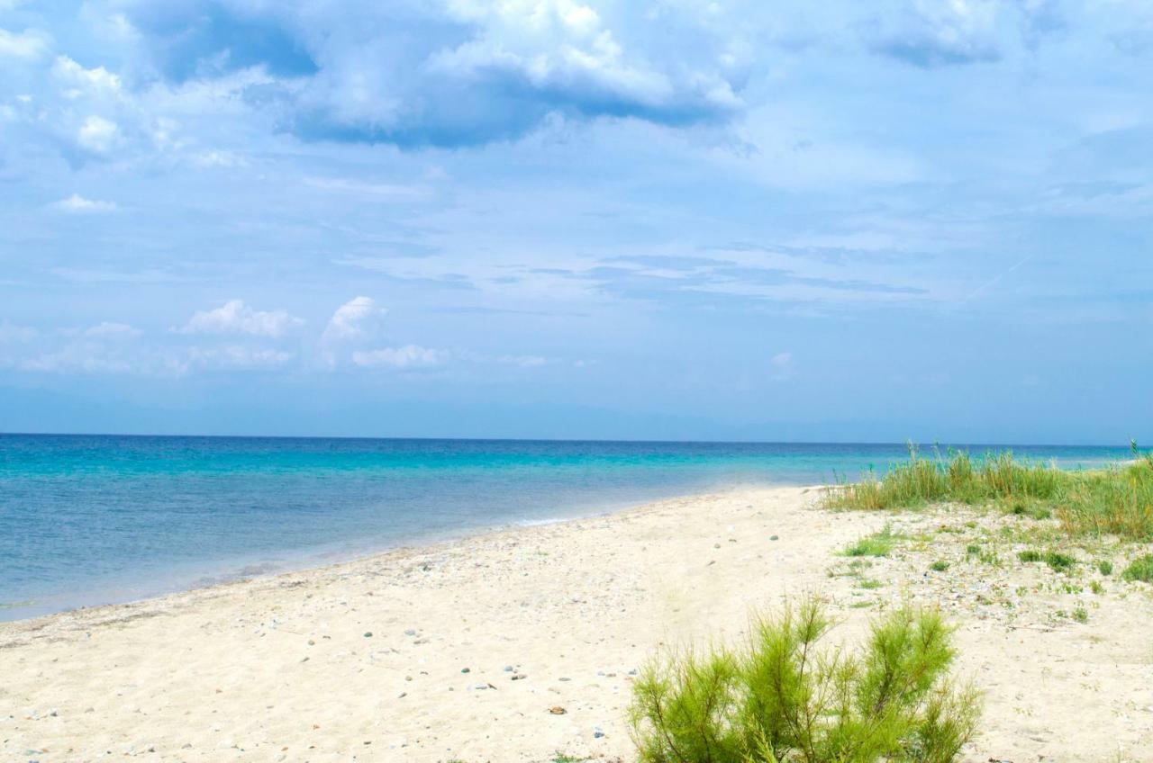 Thea Suites Nea Kallikrateia Bagian luar foto